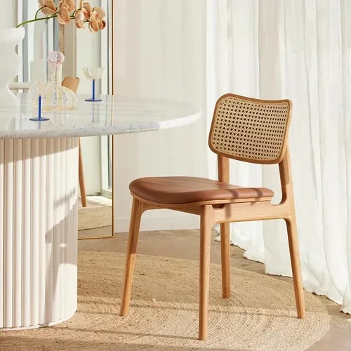 Foto detalhada do Kit 2 Cadeiras Canann com Encosto Rattan e Assento Couro - Avaliação e Review do Faro Guia (imagem 4)