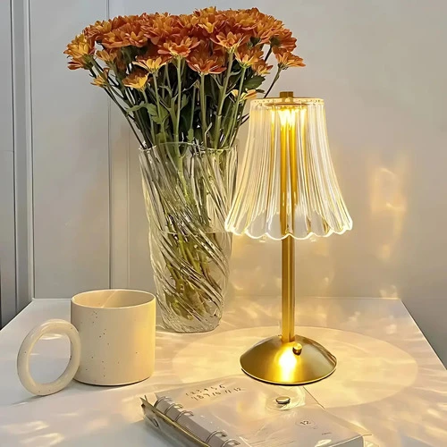 Foto detalhada do Abajur de Mesa Daymi Saia de Seda - Avaliação e Review do Faro Guia (imagem 3)